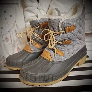 Woman’s snow boots